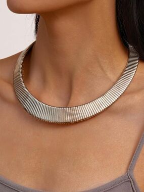 NEW! Silver Ribbed Collar Necklace. Cleopatra Statement Necklace 🩶 A5-154